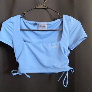 Blue bo and tee crop top